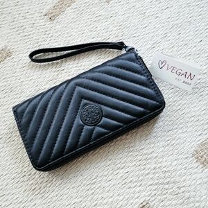 ✨3/$12 Vegan Black Chevron Leather Wristlet with Pockets